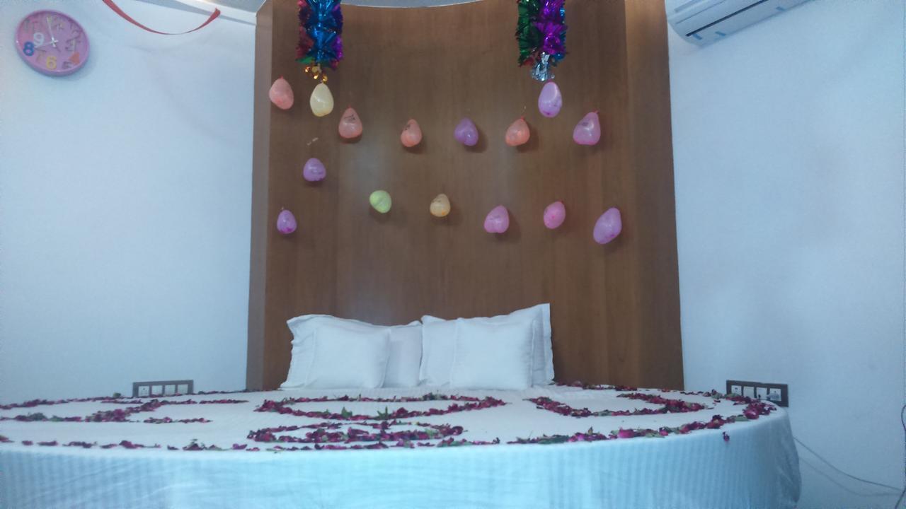 Hotel The Grand Parshwanath Sankeshvar Екстериор снимка