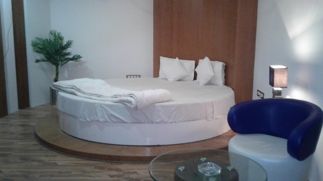 Hotel The Grand Parshwanath Sankeshvar Екстериор снимка