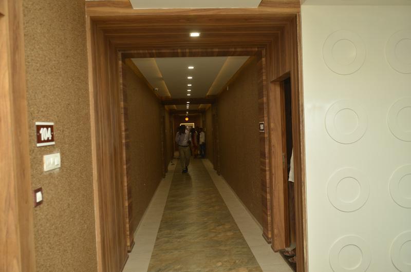 Hotel The Grand Parshwanath Sankeshvar Екстериор снимка