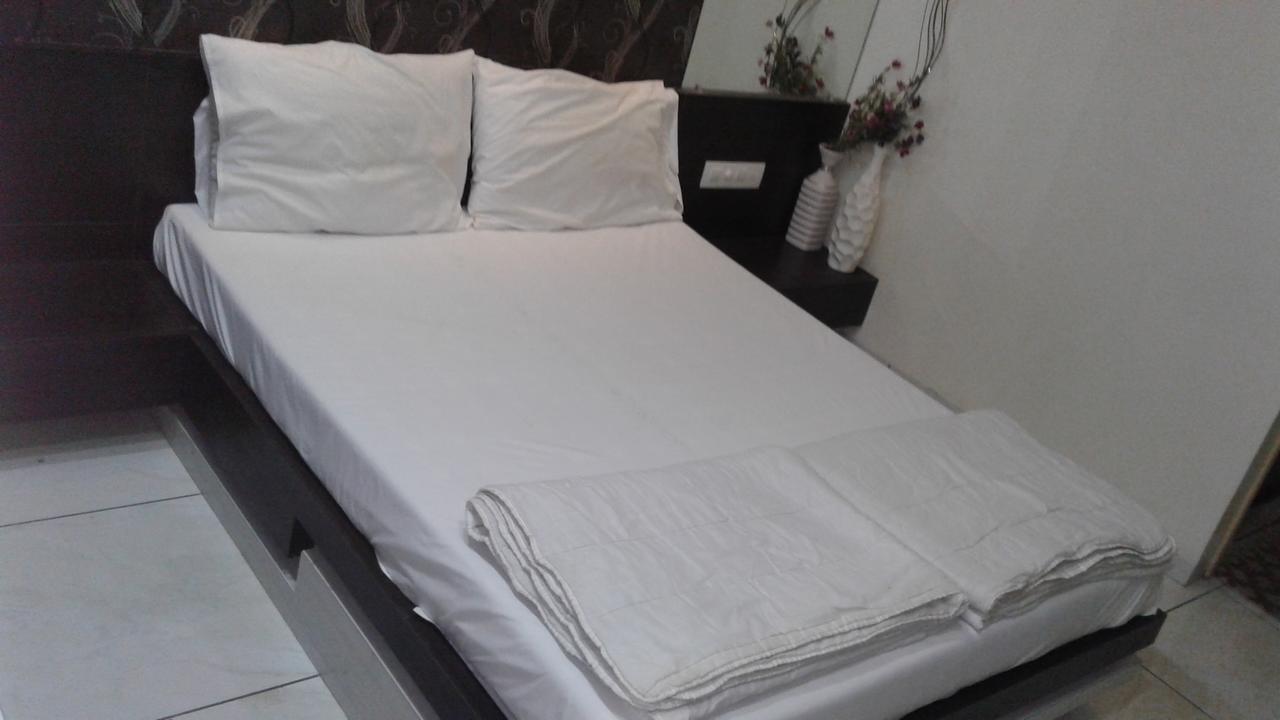 Hotel The Grand Parshwanath Sankeshvar Екстериор снимка