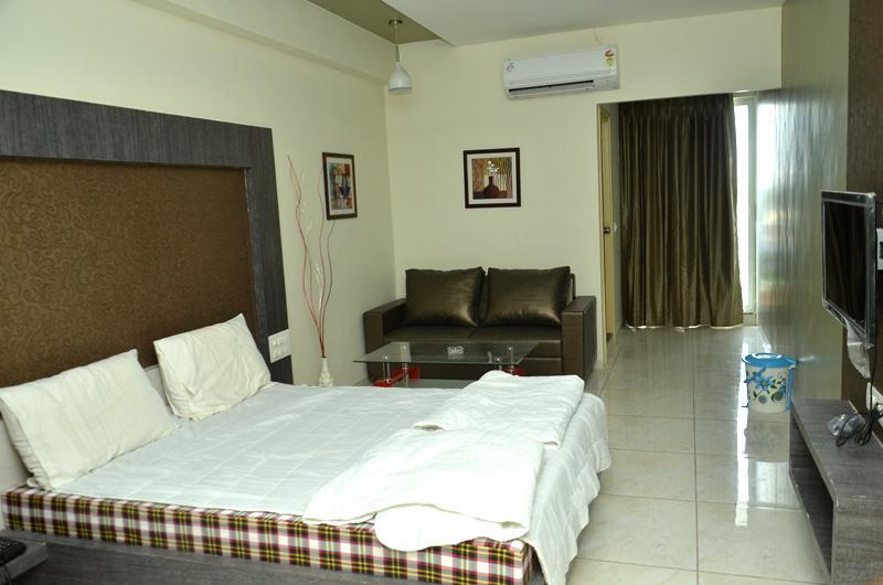 Hotel The Grand Parshwanath Sankeshvar Екстериор снимка